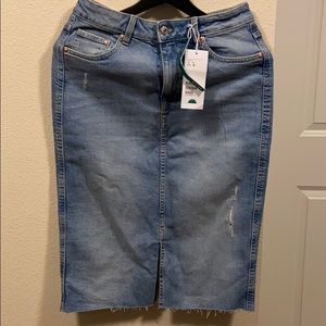 NWT: Women’s Denim Skirt - size 6